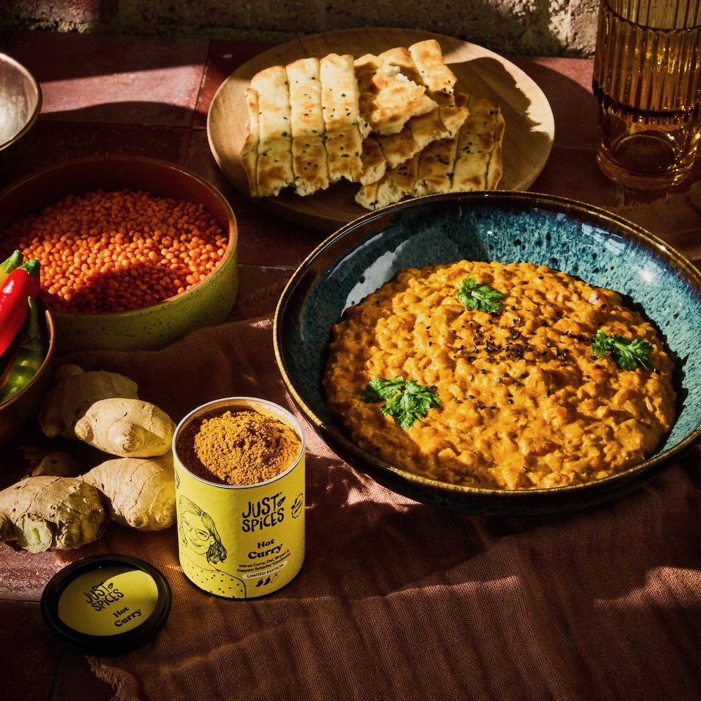 Cremiges Linsen Dal mit Joghurt-Minz-Dip