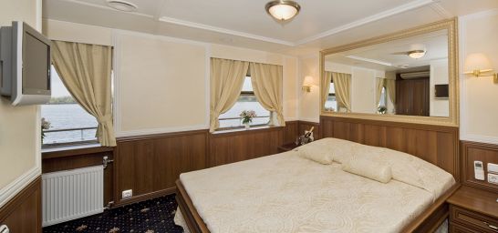 cabin_-_deluxe_stateroom.jpg