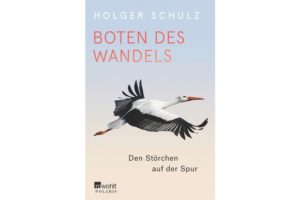 Storch fliegt vor Himmel mit Text "Boten des Wandels" und Untertitel "Den Störchen auf der Spur".